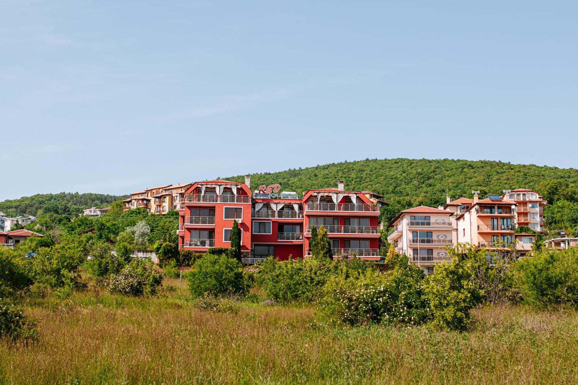 Red Iguana Hotel Sveti Vlas Bagian luar foto